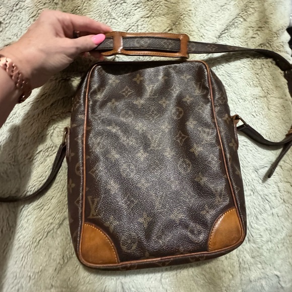🔥 COA Louis Vuitton Danube Monogram Crossbody Bag in GUC 🔥 - Picture 6 of 15